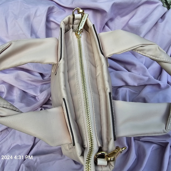 Anne Klein purse - Picture 5 of 8